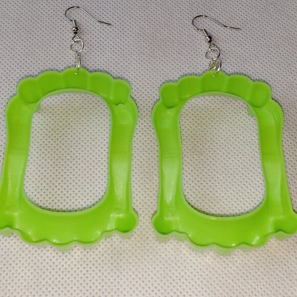🎯 10 for $12 / Green Vampire Teeth Earrings, Dangle Earrings - Picture 10 of 10